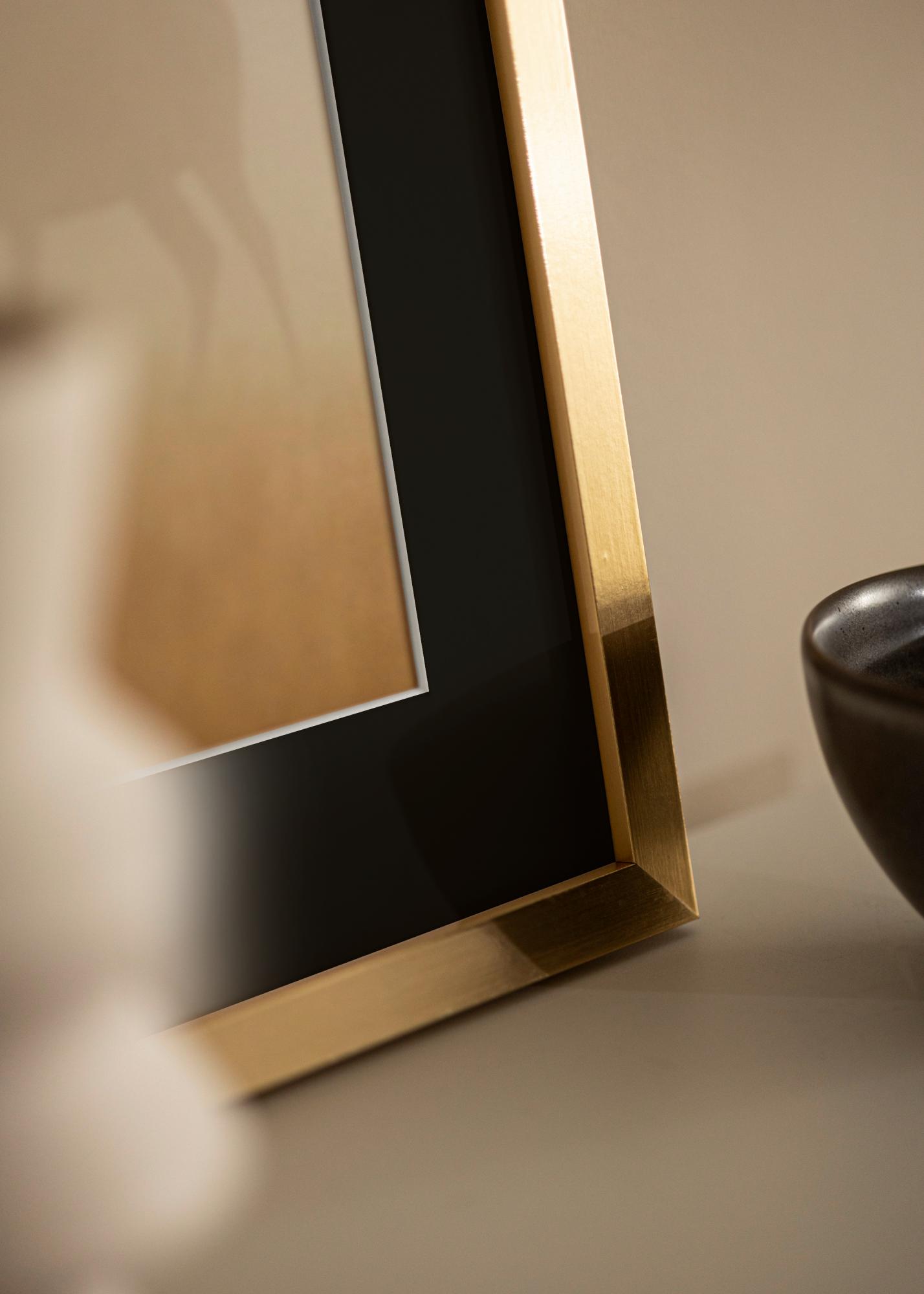 Buy Frame Selection Gold 15x20 cm Picture Mount Black 11x15 cm here