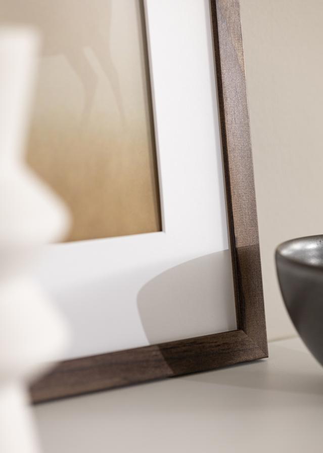 Ram med passepartou Frame Stilren Walnut 60x70 cm - Mounts White B2 500x707 mm