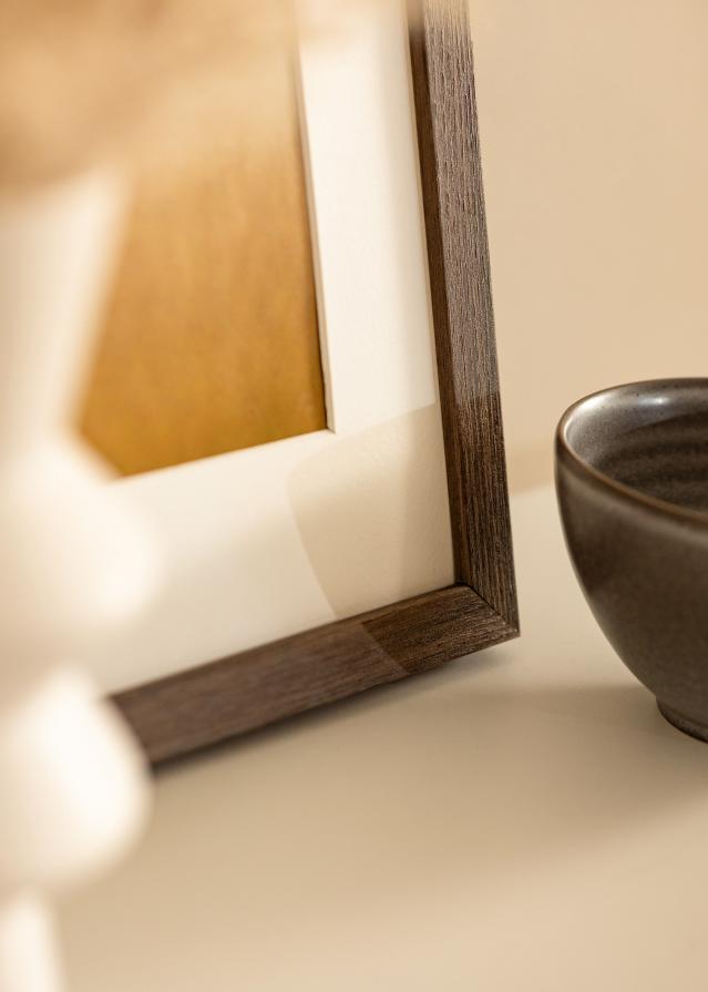 Ram med passepartou Frame Hermes Walnut 60x70 cm - Mounts White B2 500x707 mm