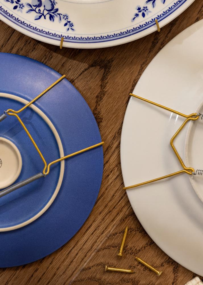 Konstlist Plate hanger Brass 19–28 cm