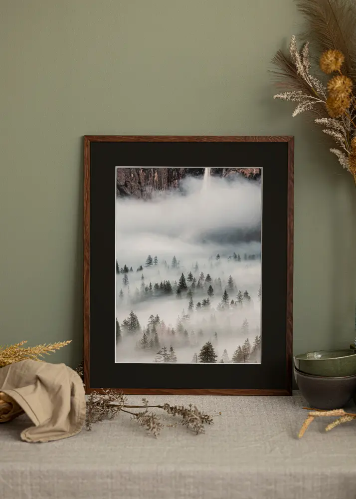 Ram med passepartou Frame Galant Walnut 40x50 cm - Picture Mount Black 29.7x42 cm (A3)