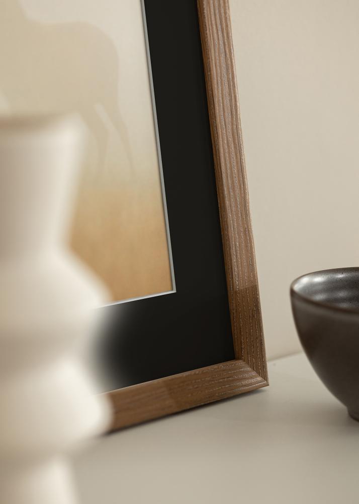 Ram med passepartou Frame Fiorito Dark Oak 40x60 cm - Picture Mount Black 25x50 cm