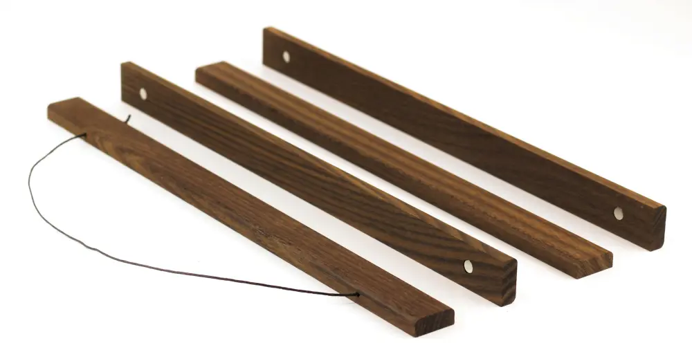 Estancia Poster hangers Walnut - 70 cm