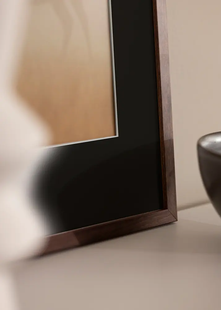Ram med passepartou Frame Galant Walnut 40x50 cm - Picture Mount Black 29.7x42 cm (A3)