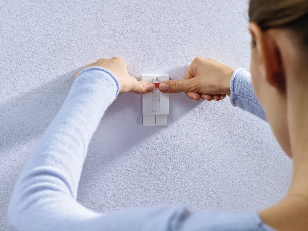 Tesa Tesa - Adjustable self-adhesive nail for all types of wall (max 2x2kg)