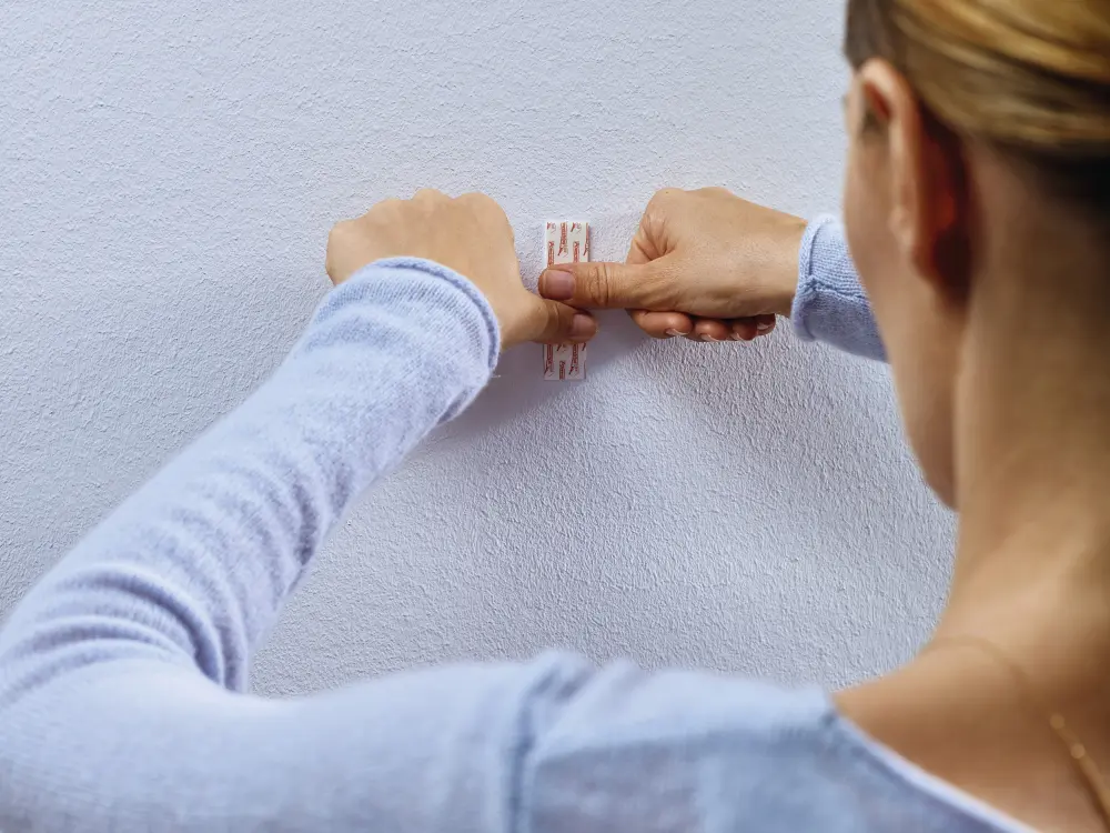 Tesa Tesa - Adjustable self-adhesive nail for all types of wall (max 2x2kg)