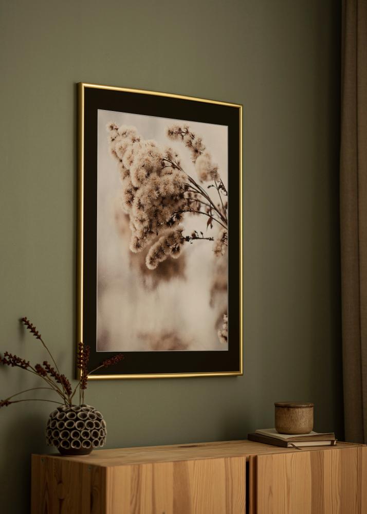 Ram med passepartou Frame Victoria Gold 30x40 cm - Picture Mount Black 20x28 cm