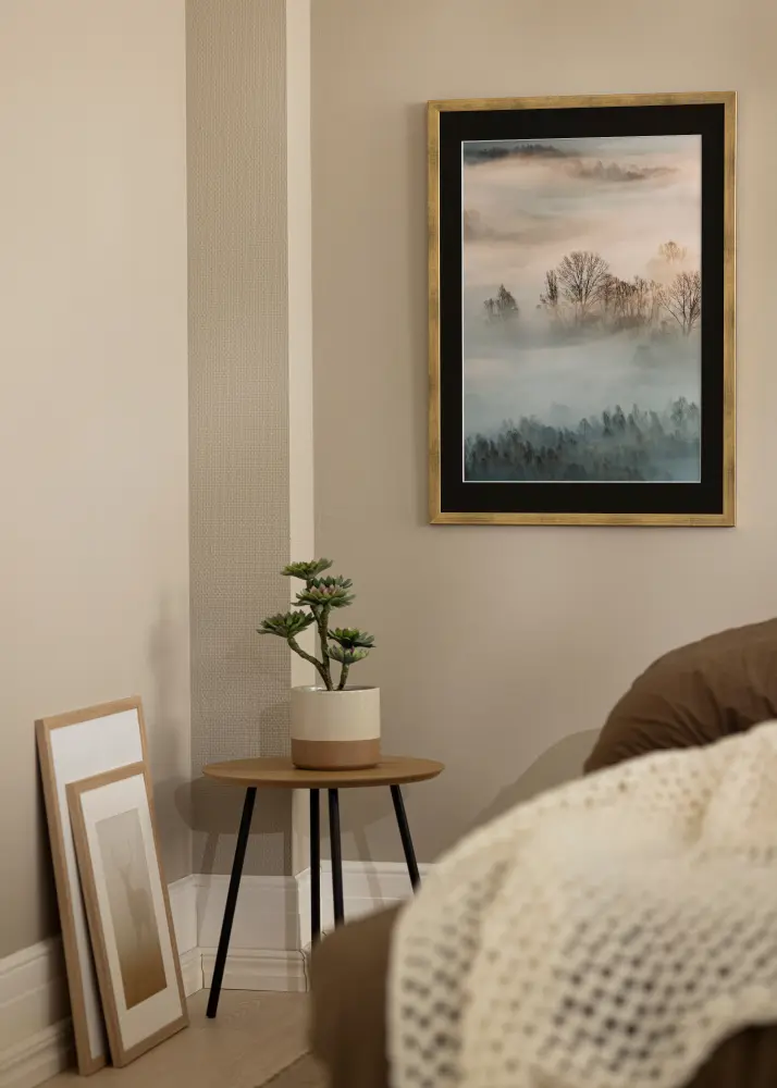 Ram med passepartou Frame Stilren Gold 42x59.4 cm (A2) - Picture Mount Black 25x38 cm