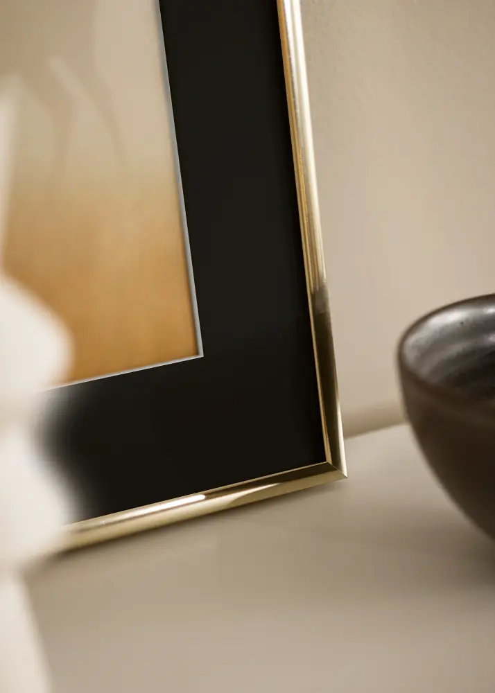 Ram med passepartou Frame Aluminium Shiny Gold 30x40 cm - Picture Mount Black 21x29.7 cm (A4)