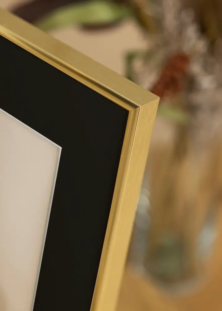 Ram med passepartou Frame Visby Shiny Gold 70x100 cm - Picture Mount Black 62x85 cm