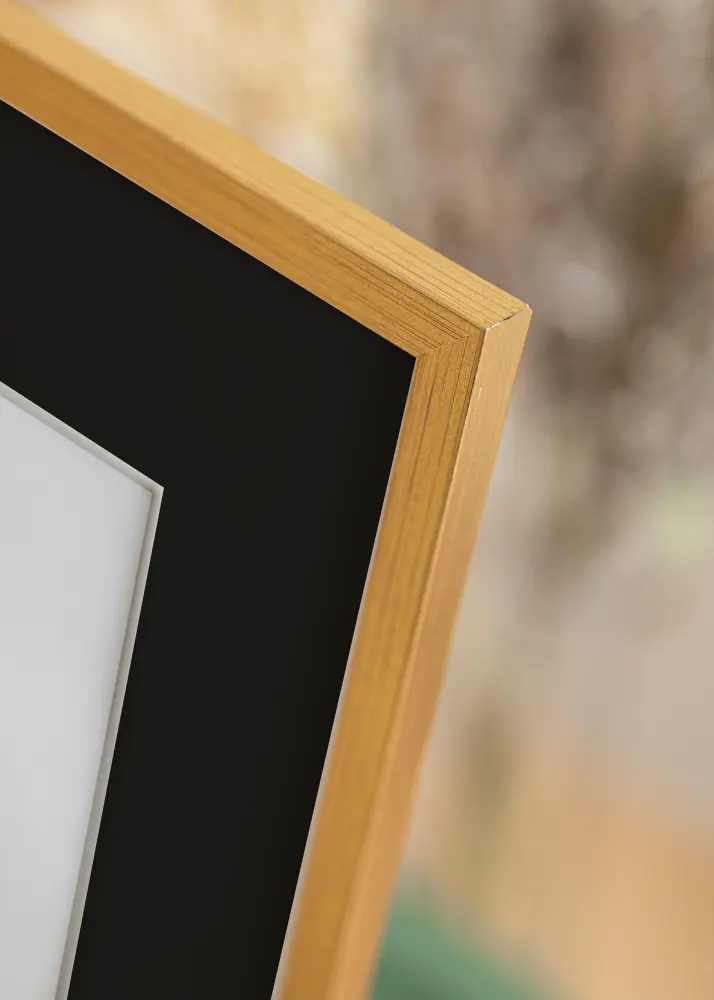 Ram med passepartou Frame Edsbyn Gold 40x50 cm - Picture Mount Black 29.7x42 cm