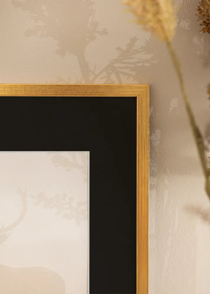 Ram med passepartou Frame Edsbyn Gold 40x50 cm - Picture Mount Black 29.7x42 cm