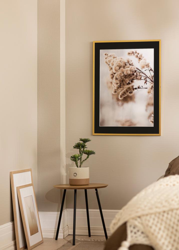 Ram med passepartou Frame Edsbyn Gold 30x40 cm - Picture Mount Black 8x12 inches