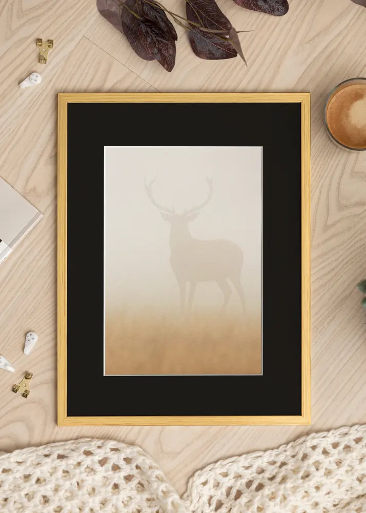 Ram med passepartou Frame Edsbyn Gold 40x50 cm - Picture Mount Black 29.7x42 cm