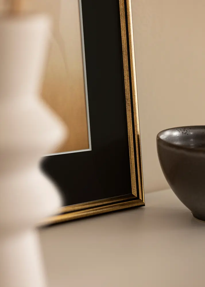 Ram med passepartou Frame Horndal Gold 40x60 cm - Picture Mount Black 32.9x48.3 cm (A3+)