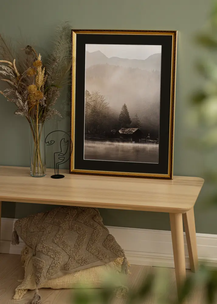 Ram med passepartou Frame Abisko Gold 50x70 cm - Picture Mount Black 42x59.4 cm (A2)