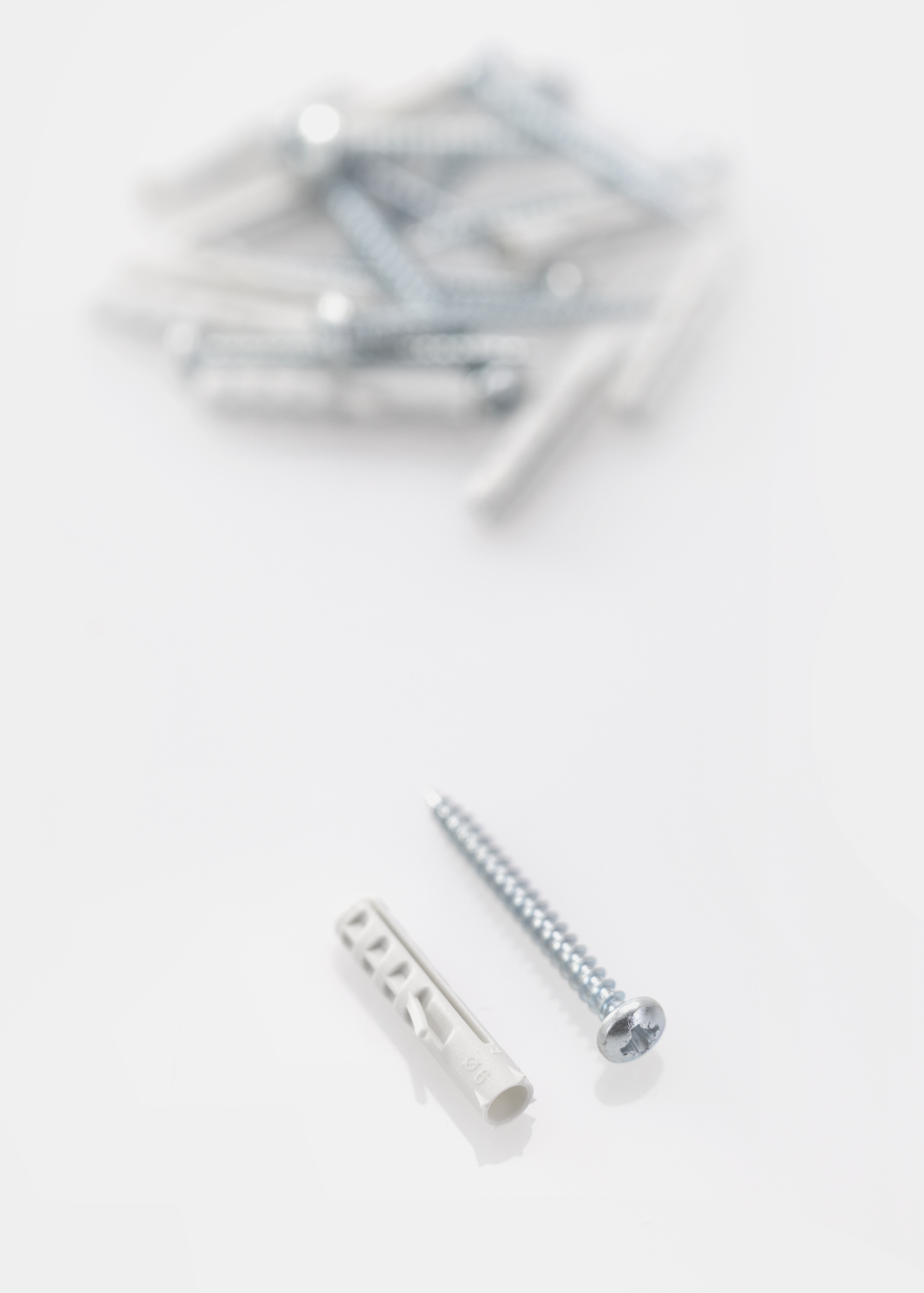 Plug 30 x 6 mm with screw 10 pack