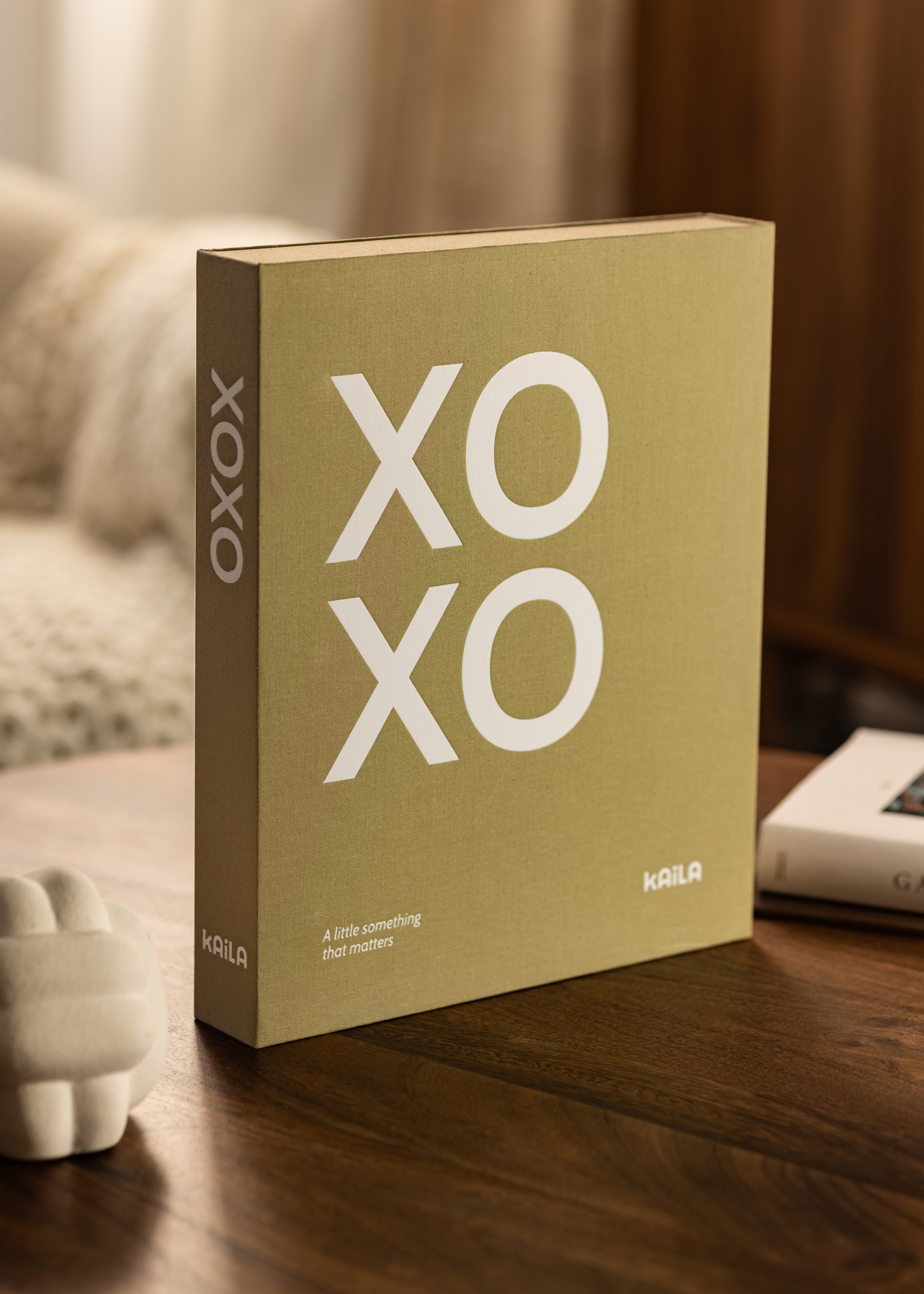 KAILA XOXO Vanilla - Coffee Table Photo Album (60 Black Pages)