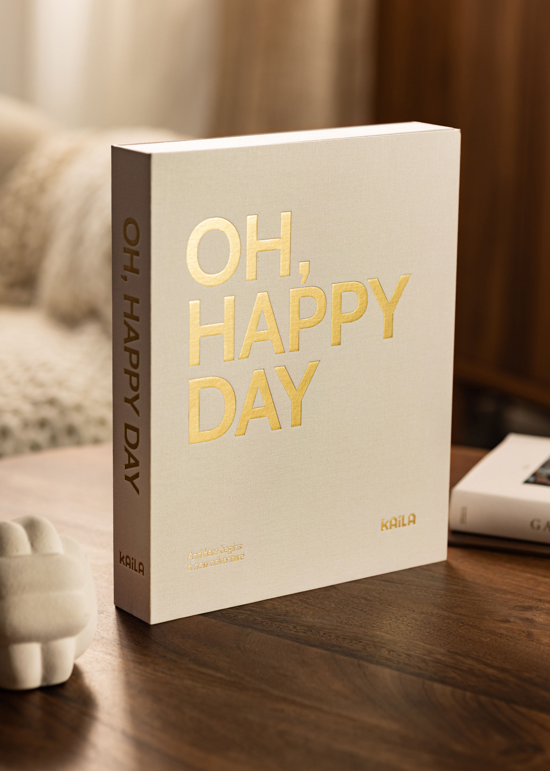 KAILA OH HAPPY DAY Creme - Coffee Table Photo Album (60 Black Pages)