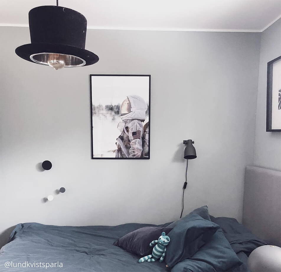 Childrens' room decor - poster with astronaut