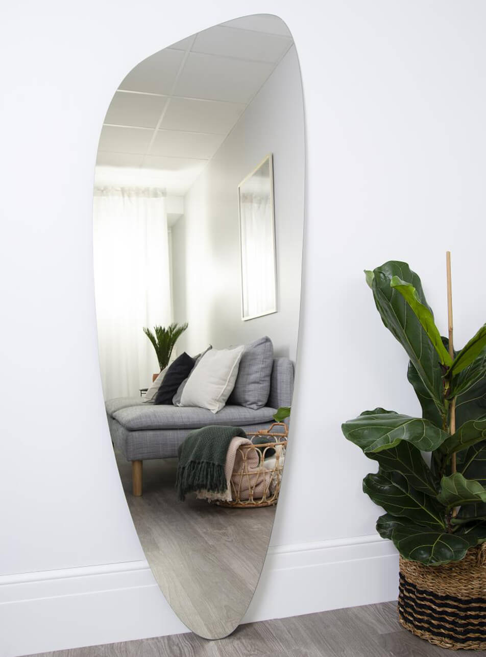 Oval-shaped asymmetric mirror