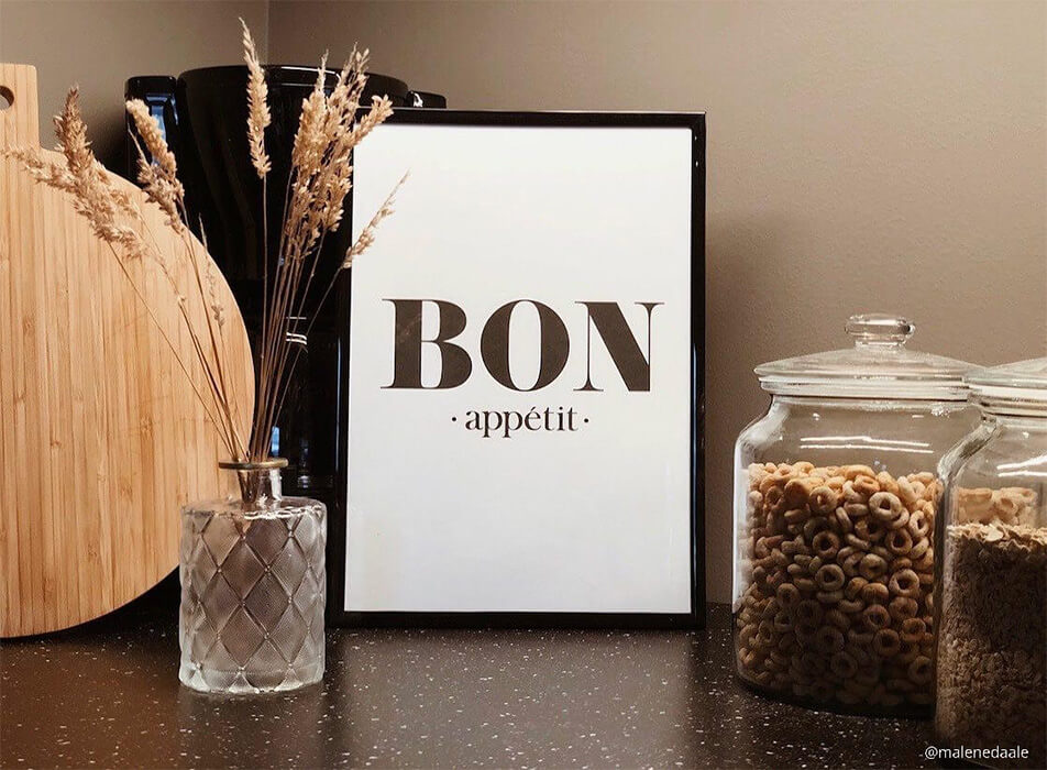 Kitchen picture with the text Bon appétit, coffee brewer and glass jars on dark worksurface